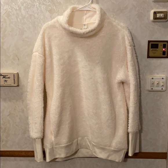 RBX Sweaters - RBX White Fuzzy Sweater L NWOT